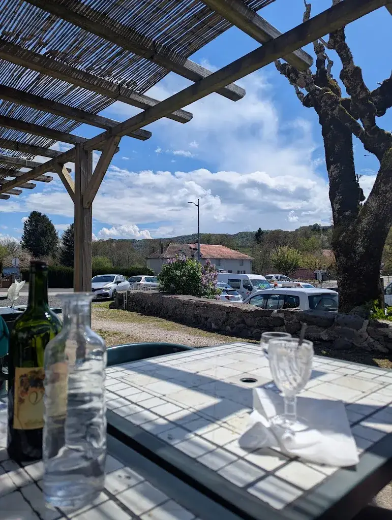 Laurent J_Au Pont d'Authre_Jussac_review