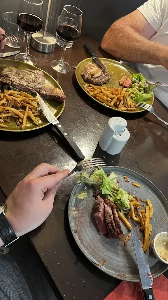 liam carroll_Le Juliano - Hôtel Restaurant Brasserie à Carbon Blanc_Carbon-Blanc_review