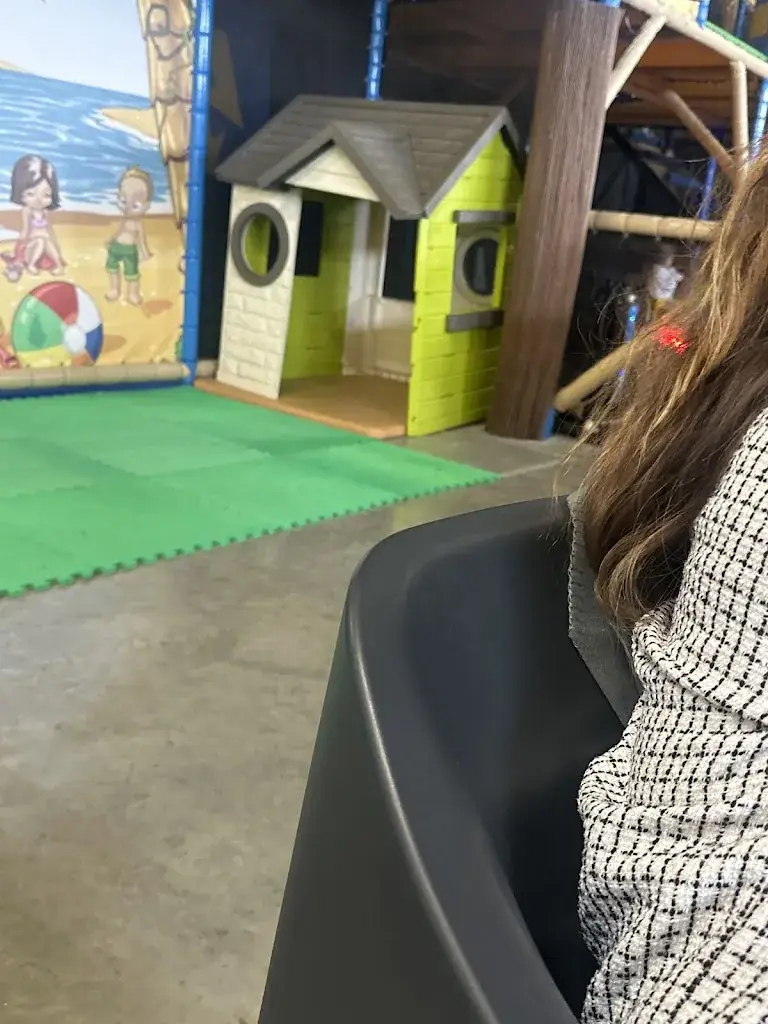 Mirta Theo_Aloha Children_Ambarès-et-Lagrave_review