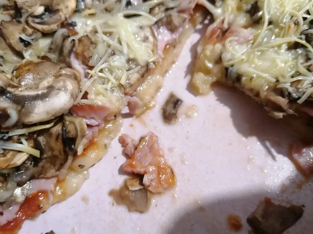 Jessica du VAL_Pizza En Distributeur Automatique - À l'Eau Tonton Pizza_Ambarès-et-Lagrave_review