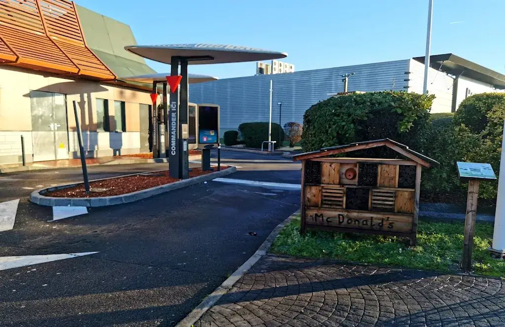 McDonald's_Sainte-Eulalie_slider_image_3