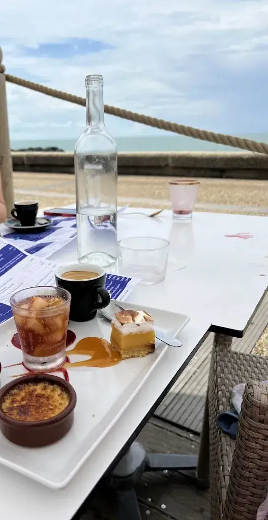 Eri Xhu_L'indigo_Anglet_recensione