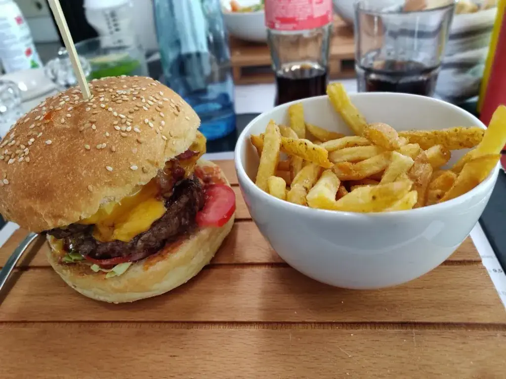 Gavin Bergin_The Beach House_Anglet_review