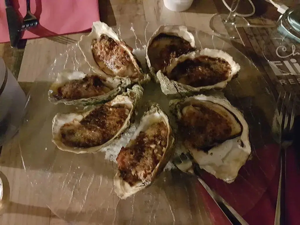 Sára Ivanyos_Chez Eliette_Andernos-les-Bains_review