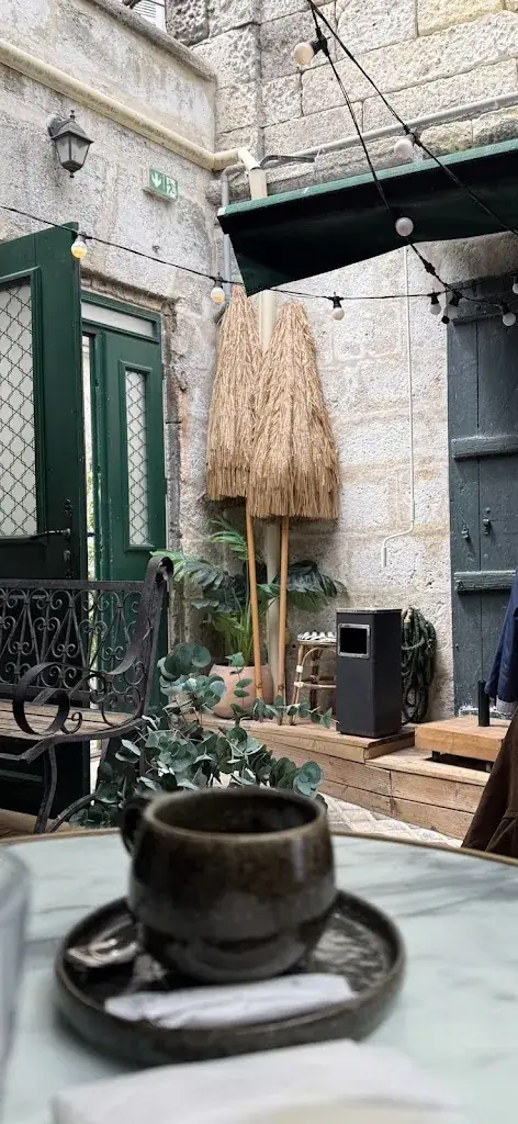 Kate Tolmie Bowden_La Cour_Angoulême_review