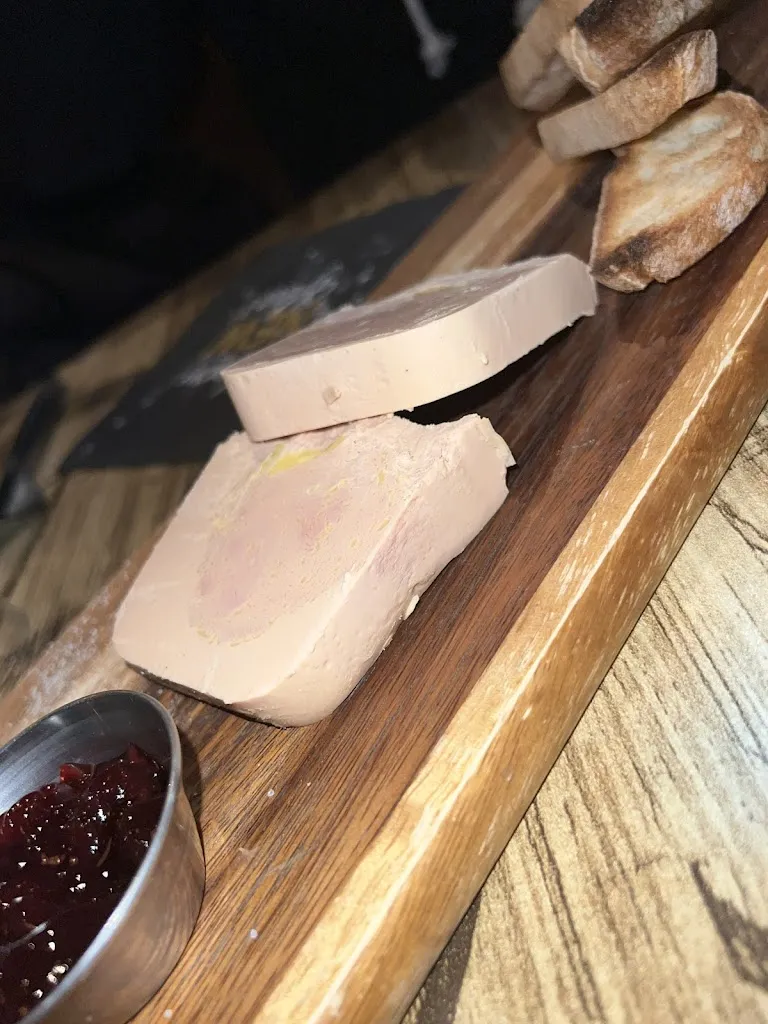 Emilie Stas_LE LOUNGE_Angoulême_review