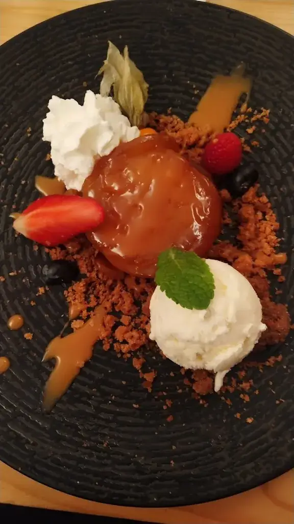 Gregory Demotchkine_La Madrague_Angoulins_review