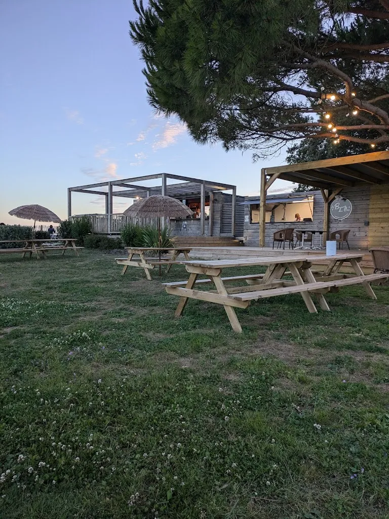 Gaëlle Quinio_La Baie des Iles_Angoulins_review