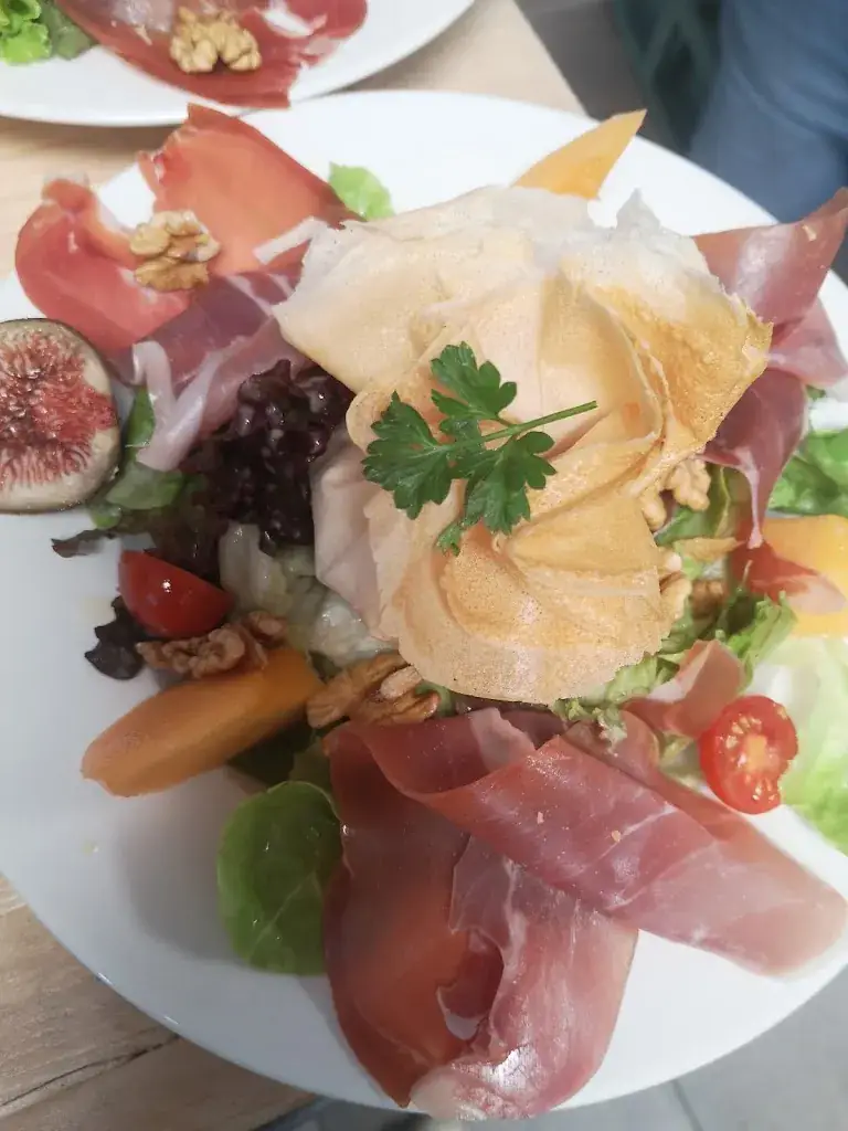 Mamie paillette_Jaujac_slider_image_1