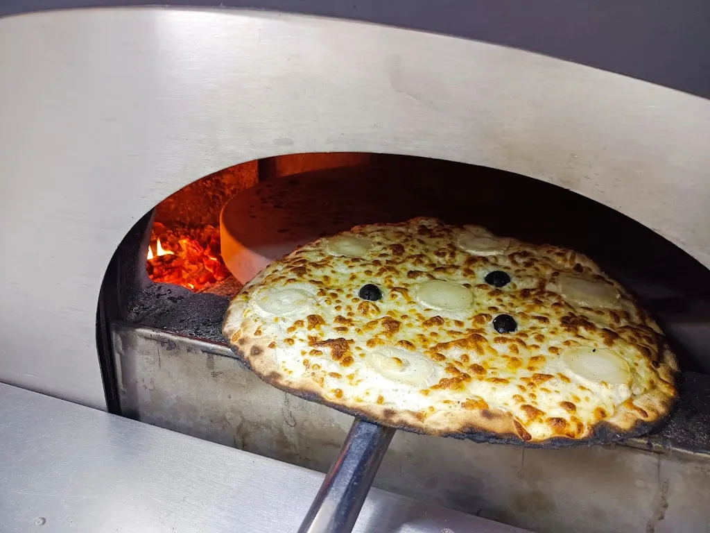 Delizia pizzas_Angresse_slider_image_2