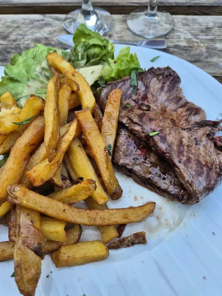 Elisa Fernandes_La Guinguette de la Roche_Marsac-sur-l'Isle_review