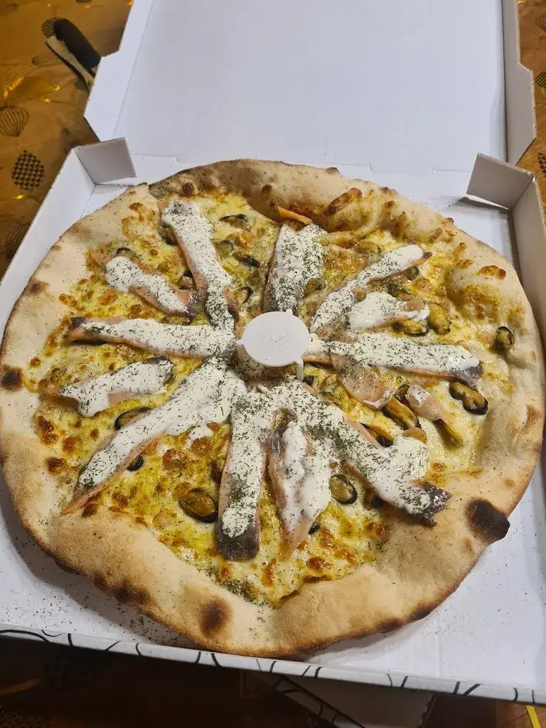 Felicia Delugin_Pizzeria la PERLA PIZZA_Annesse-et-Beaulieu_review