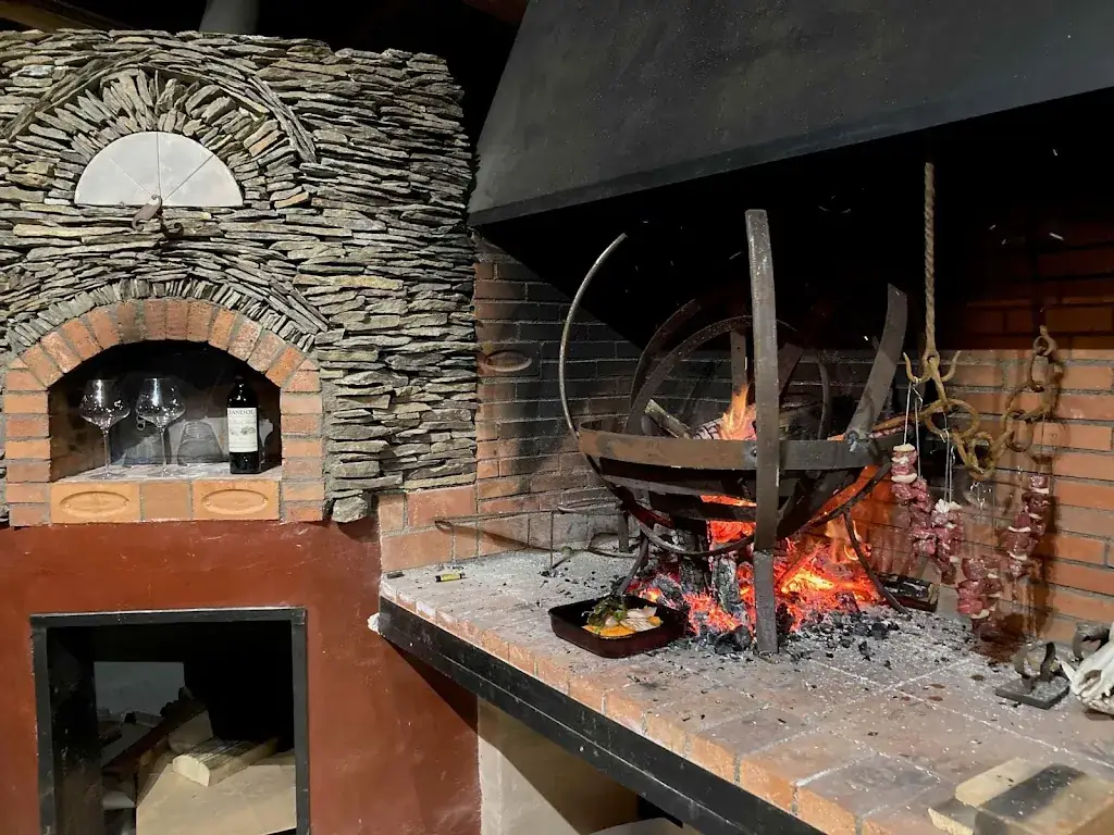 LE NID DANS LA PIERRE_Rocles_slider_image_1