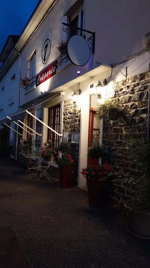 le 7 pompadour Restaurant in Saint-Sornin-Lavolps