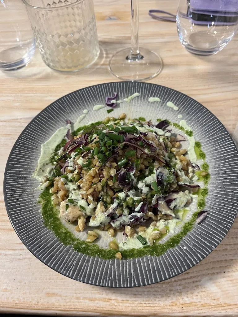 Stephanie Boy_La Pie René_Morlanne_review