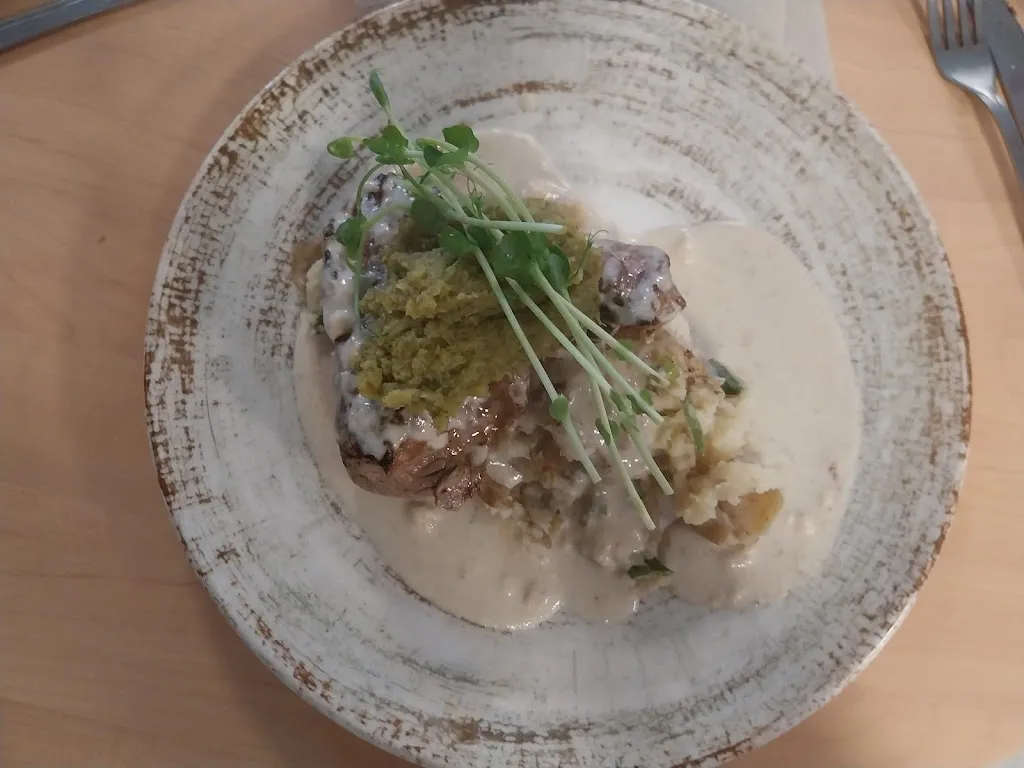 Camille Maurel_La Pie René_Morlanne_review