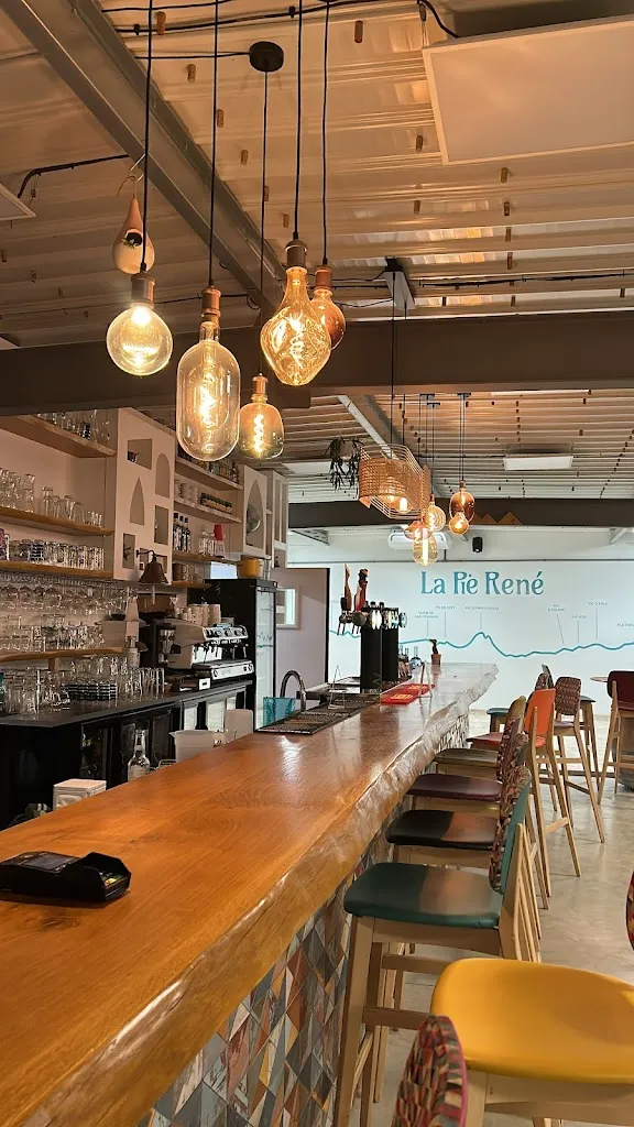 La Pie René_Morlanne_slider_image_1