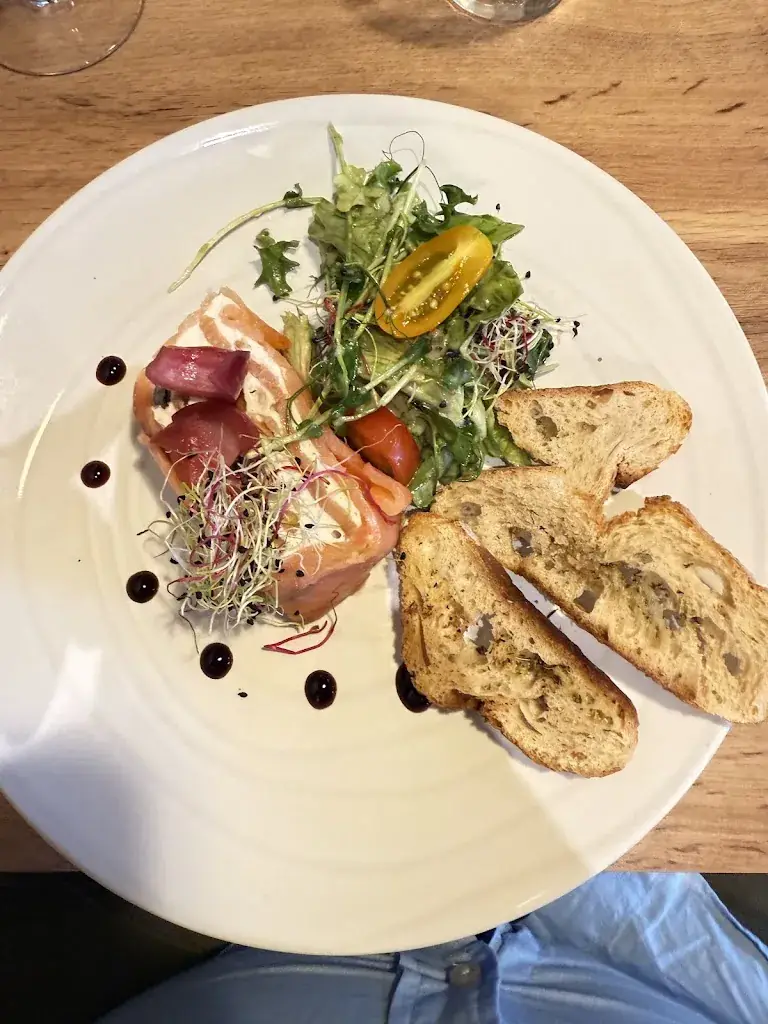 car view_Brasserie Chez Négus_Bâthie_avis