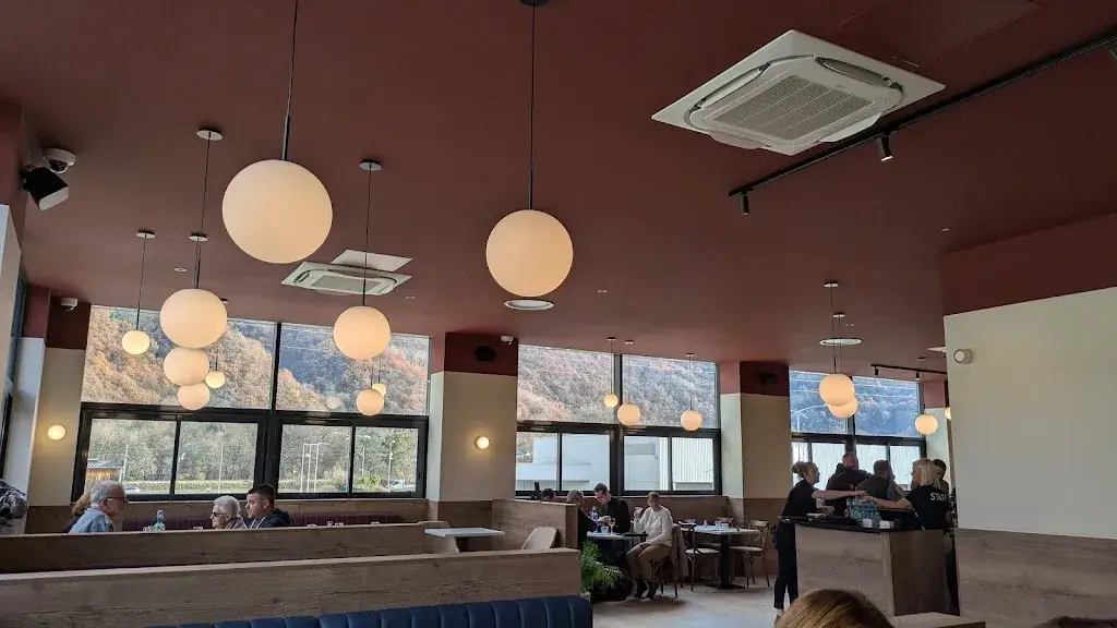 Brasserie Chez Négus restaurante en Bâthie