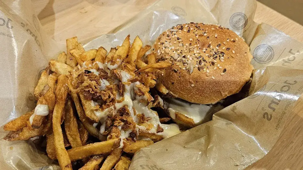 Jules & John_Pian-Médoc_slider_image_3