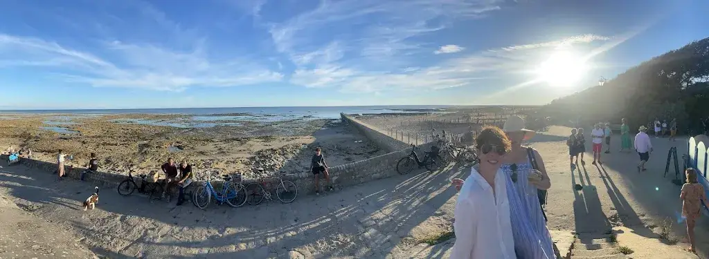 Lance McCarthy_Bar/Restau les Frères de la Côte_Ars-en-Ré_review