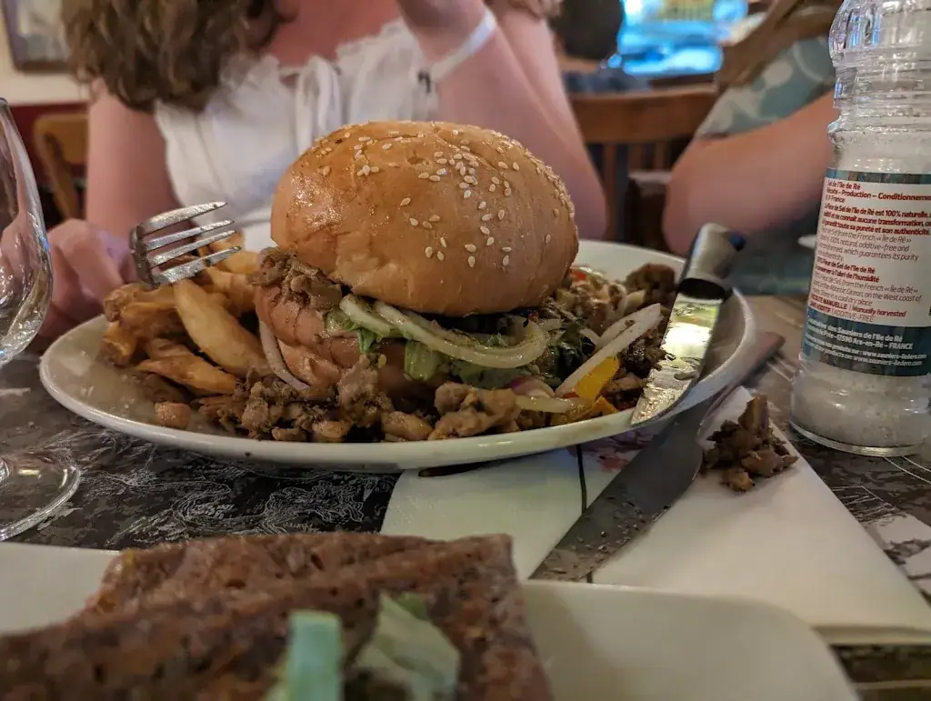 Brook Bracewell_Le Café du Commerce_Ars-en-Ré_review