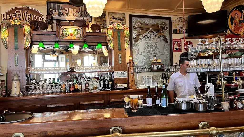 Le Café du Commerce restaurant in Ars-en-Ré