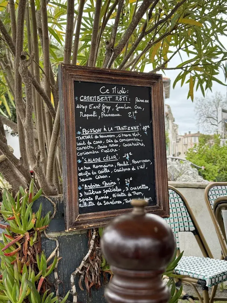 Menu_Le V, Port d’ Ars : Cave, Bar à Vins, Huîtres & Tapas_Ars-en-Ré_image_1