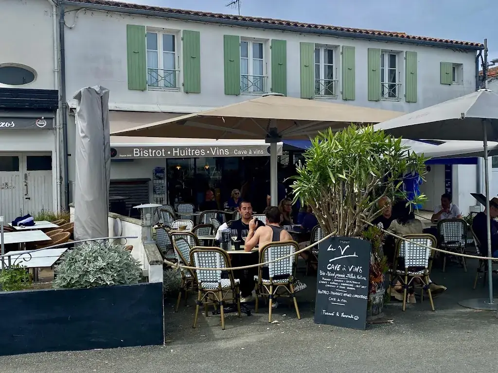 Le V, Port d’ Ars : Cave, Bar à Vins, Huîtres & Tapas Restaurant in Ars-en-Ré