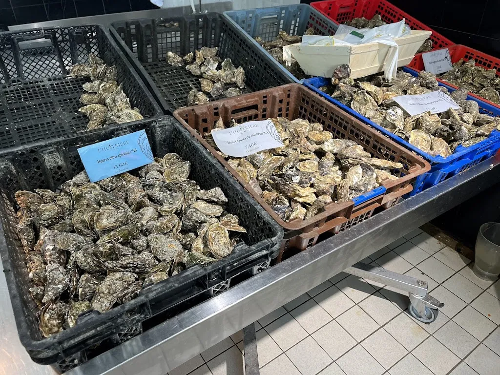 Johan grobler_L'Huitrière de Ré - Dégustation de Fruits de Mer - Boutique & Distributeur 24/24_Ars-en-Ré_review