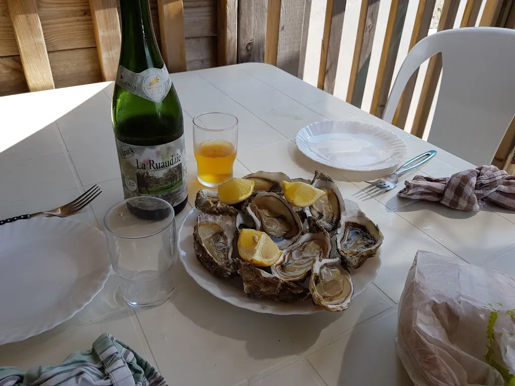 Sean Kennedy_L'Huitrière de Ré - Dégustation de Fruits de Mer - Boutique & Distributeur 24/24_Ars-en-Ré_review