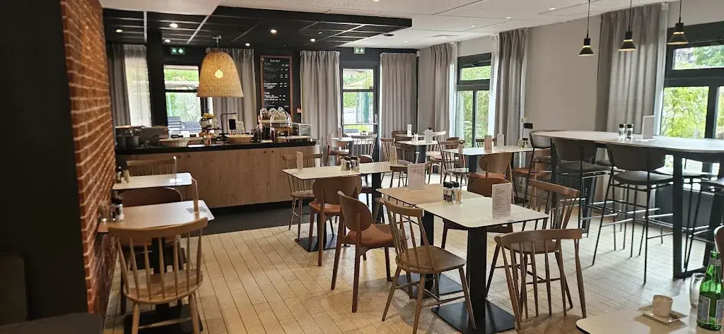 Restaurant @ Hôtel Restaurant Campanile Bordeaux Artigues_Artigues-près-Bordeaux_slider_image_2