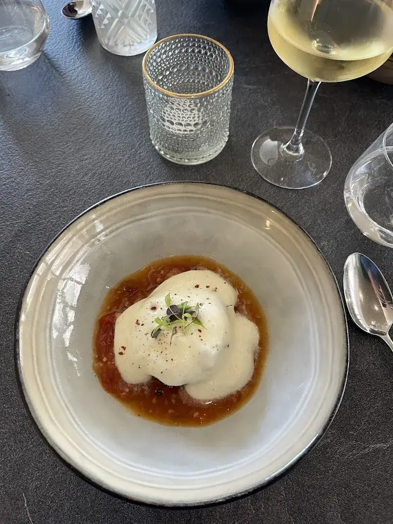 Sarah Jacomet_The Table of the Chèze_Floirac_review