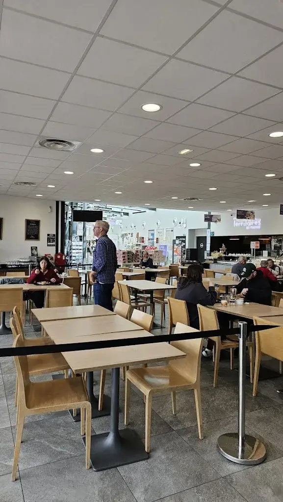 anara mccarthy_Territoires de France - AUTOGRILL Montélimar Est A7_Allan_review