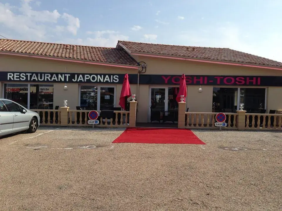 Yoshi Toshi restaurant in Yvrac