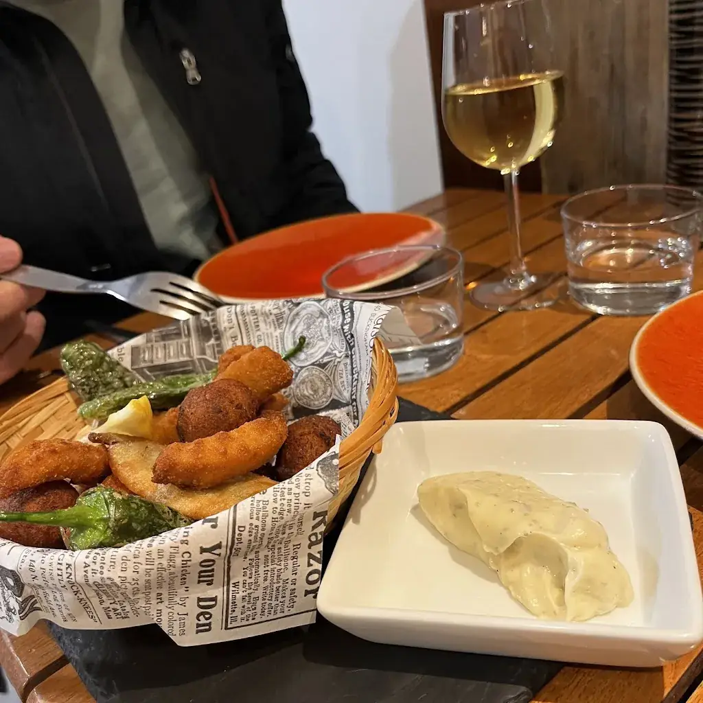 Laurence Forgue_Sarl Le Saint Pierre_Nay_review