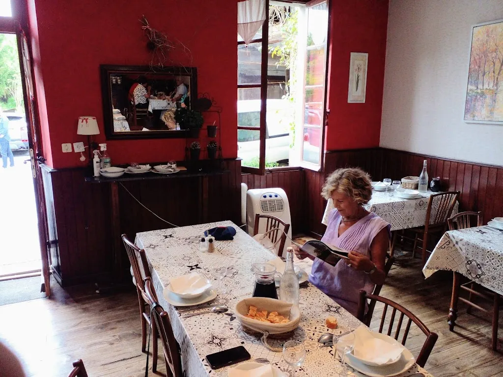 Birou Martine, restaurant du Midi_Nay_slider_image_1