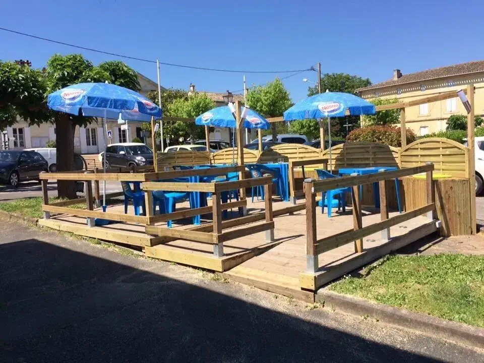 A Table !_Arveyres_slider_image_3