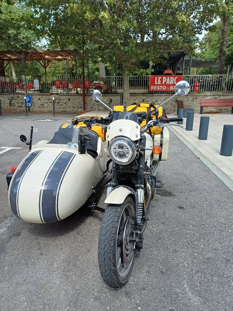 J-L Hoogsteyn_La guinguette du Parc_Bégude-de-Mazenc_reseña