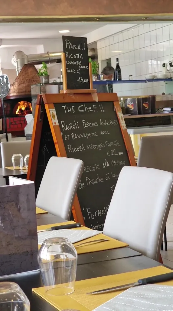 Juan-Carlos Amor_La Piccola Sicilia_Saint-Pierre-en-Faucigny_review