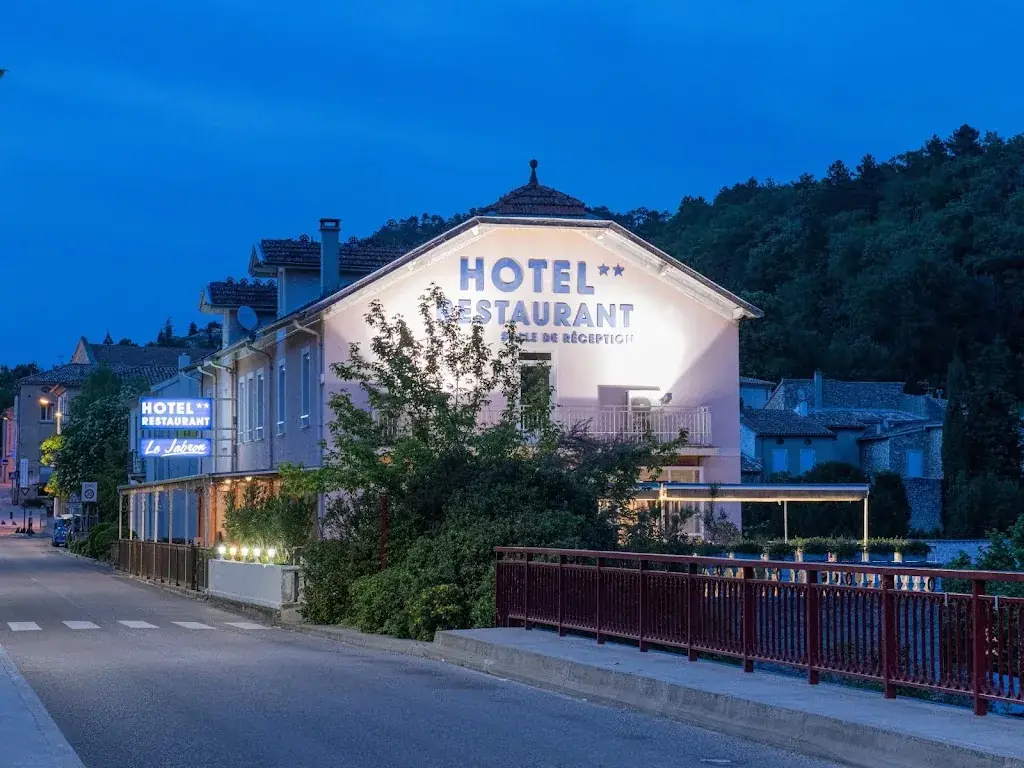 Logis Hôtel du Jabron restaurante en Bégude-de-Mazenc