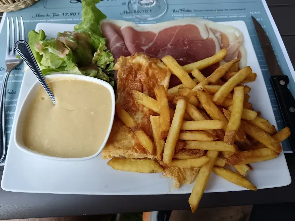 Ugo Labarrere_Le Chant du Monde_Aubusson_review