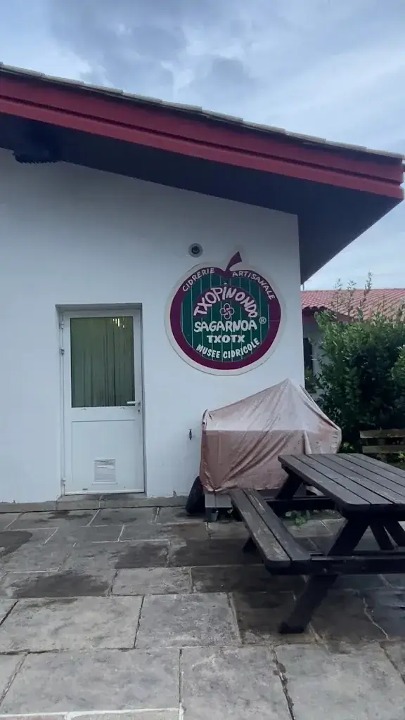 Caro Wood_Cidrerie Berri  - Ascain - Restaurant_Ascain_review