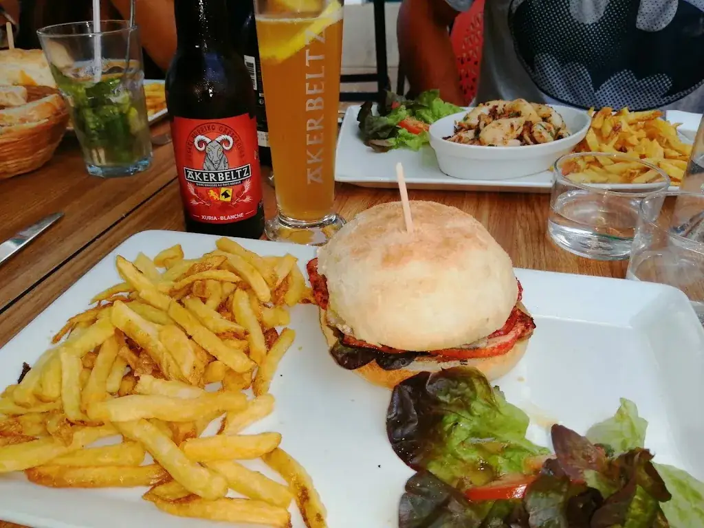 Sélénia Morgana_Lagunen Artean_Ascain_review