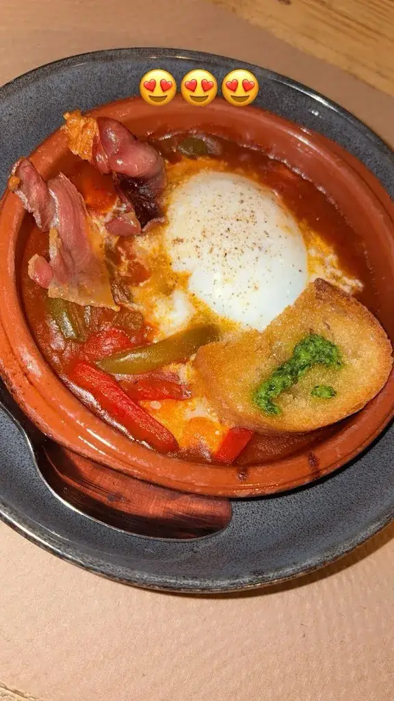 Steacy Nduwumwami_Xoko Ona_Ascain_review