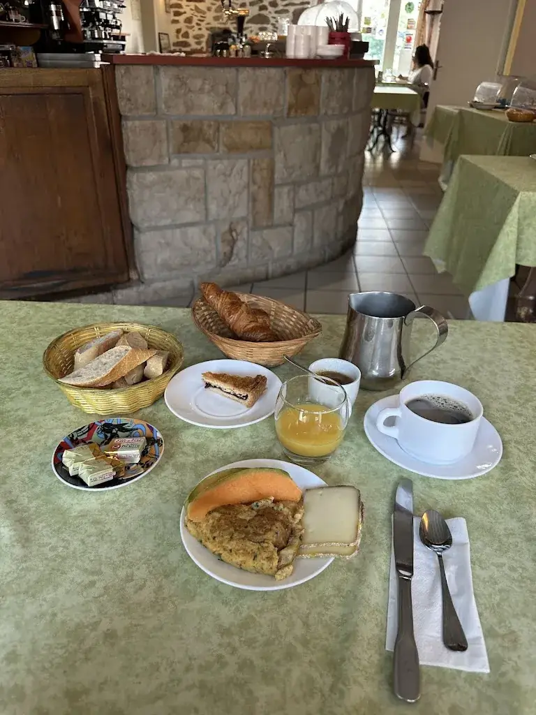 Camille R_Achafla Baïta_Ascain_recensione