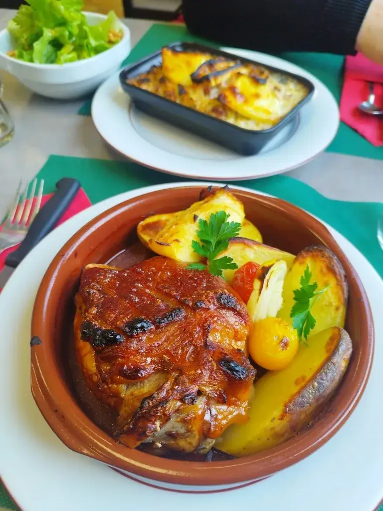 Menü_Auberge Du Boulodrome_Chambre_Bild_6