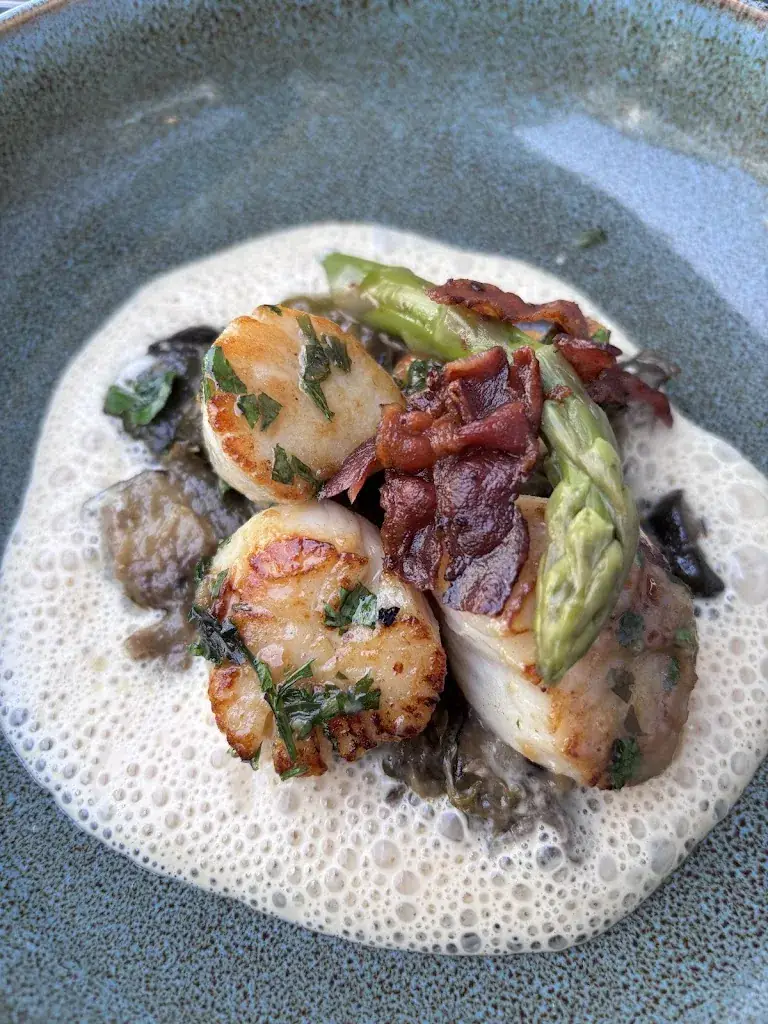 Philippa Pham Hughes_L'Essentiel_Saint-Jean-de-Luz_review