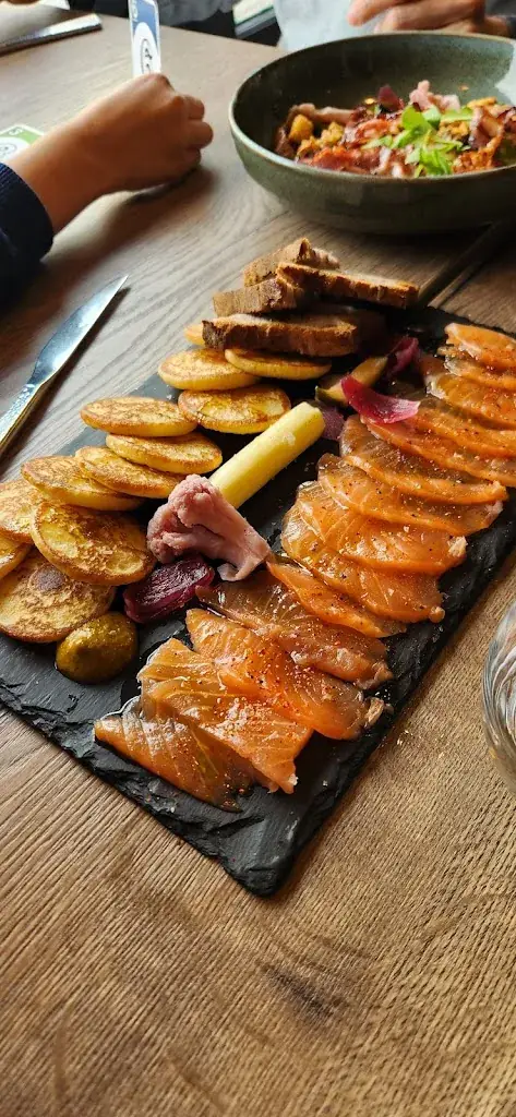 C H_L'Essentiel_Saint-Jean-de-Luz_review