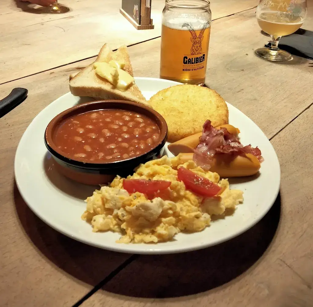 Bastien Combet_Pub O'Maé_Chambre_review